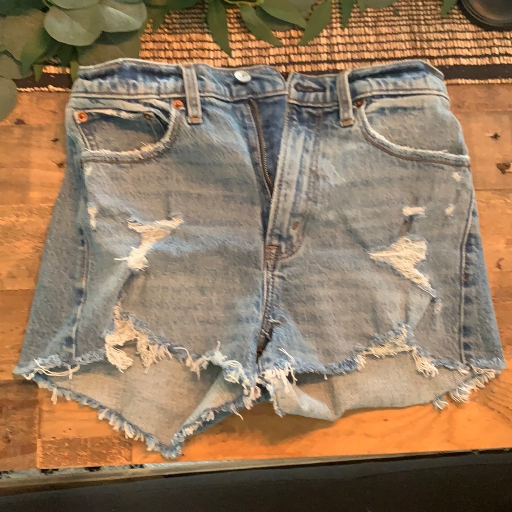 Abercrombie High Rise Mom Shorts. Size 27 (4).